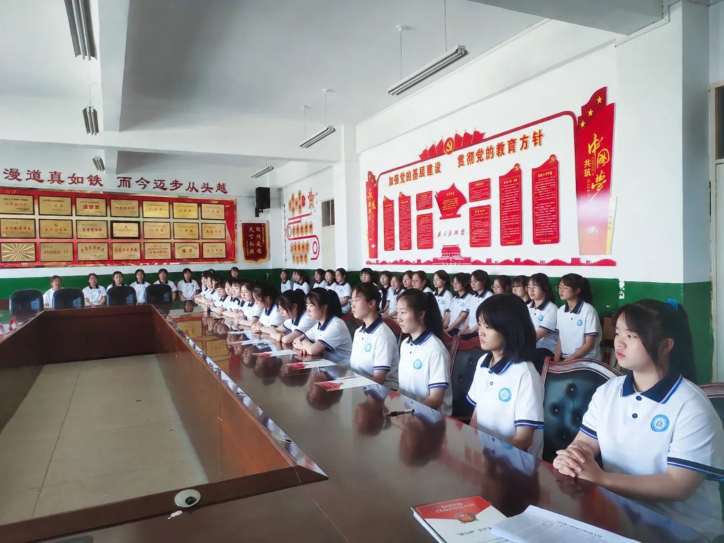 Students attending the Cheng County girls’ scholarship ceremony